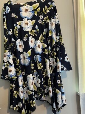 Plus Size White Mark Floral Tunic with Bell Sleeves